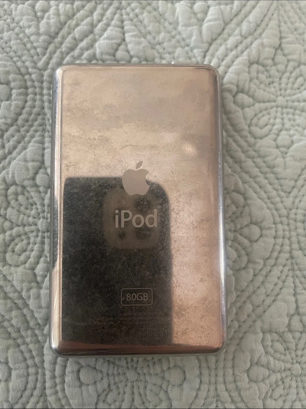 Apple Silver iPod with White Click Wheel